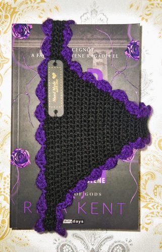 Horgolt könyvjelző - tanga