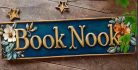 Book Nook fa tábla könyvmolyoknak